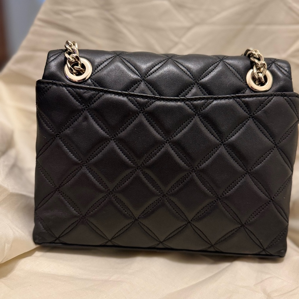 Elegant Black Quilted Chain Shoulder Bag - Picture 3 of 7